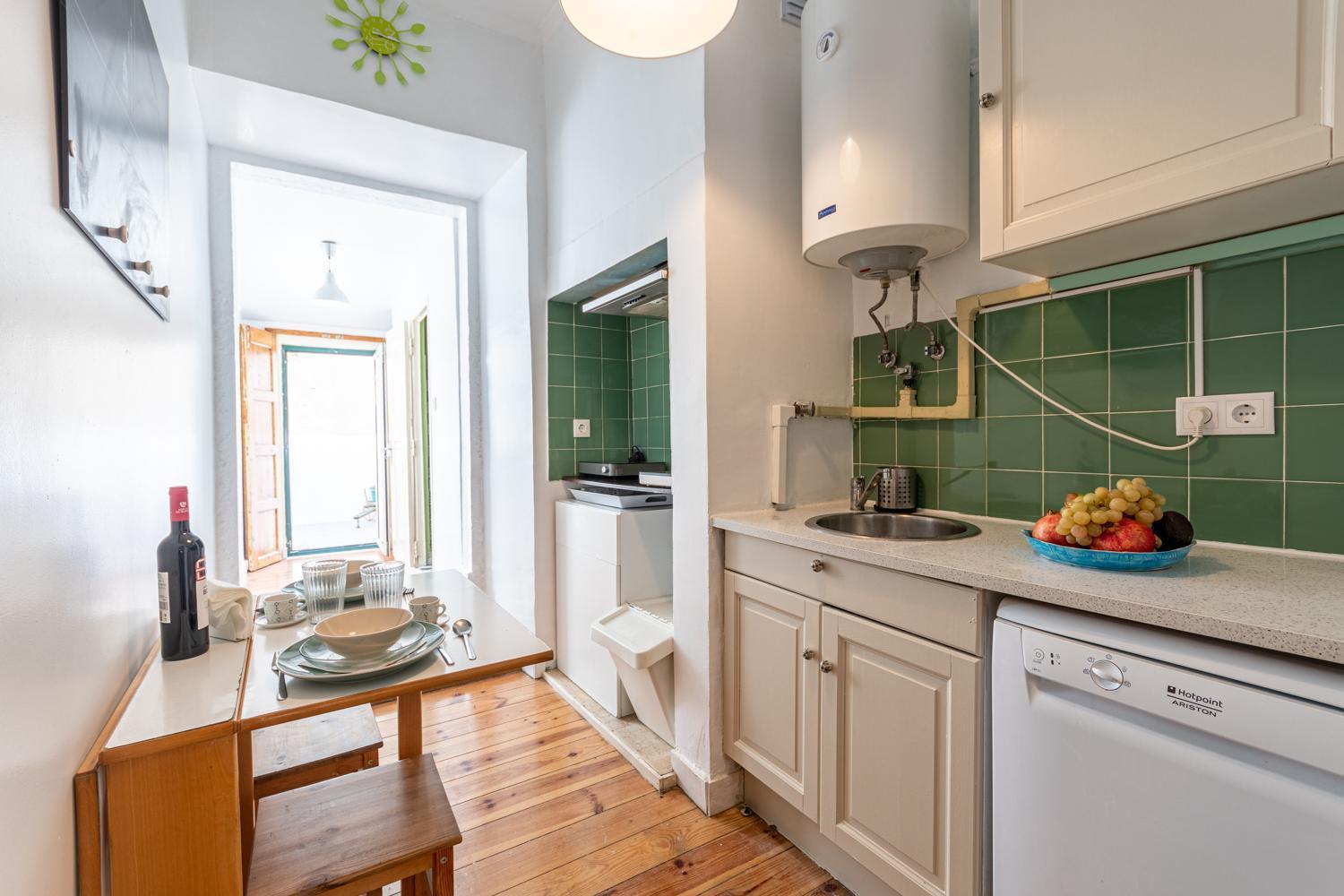 Spacious Apartment With Terrace At Graca Lisbon Bagian luar foto